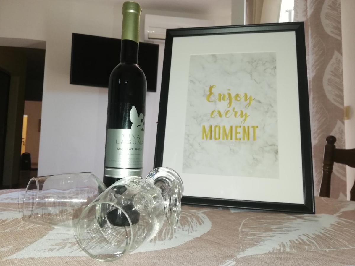 Riviera Rooms And Apartments Palit Bagian luar foto