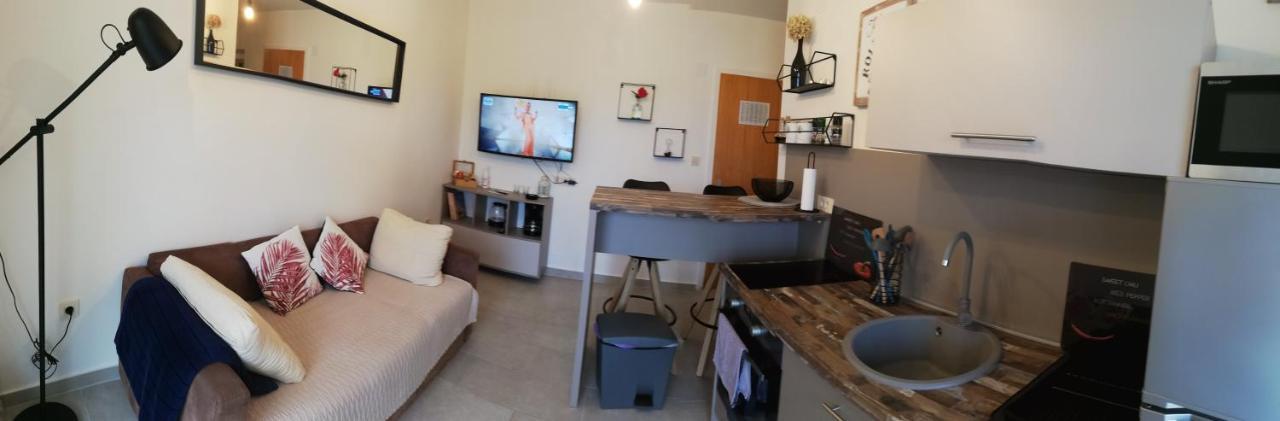 Riviera Rooms And Apartments Palit Bagian luar foto