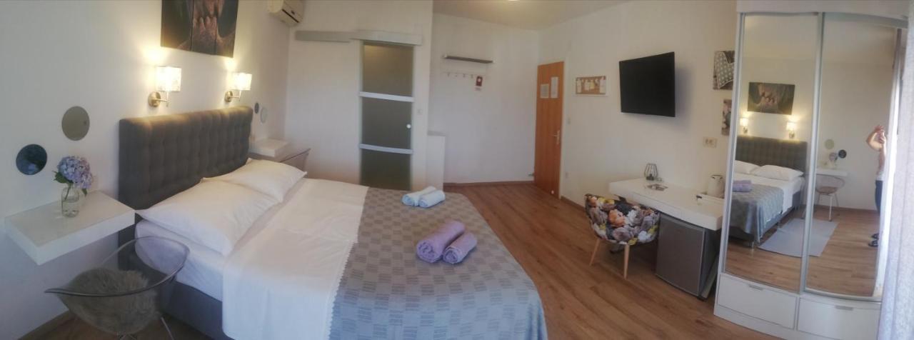 Riviera Rooms And Apartments Palit Bagian luar foto