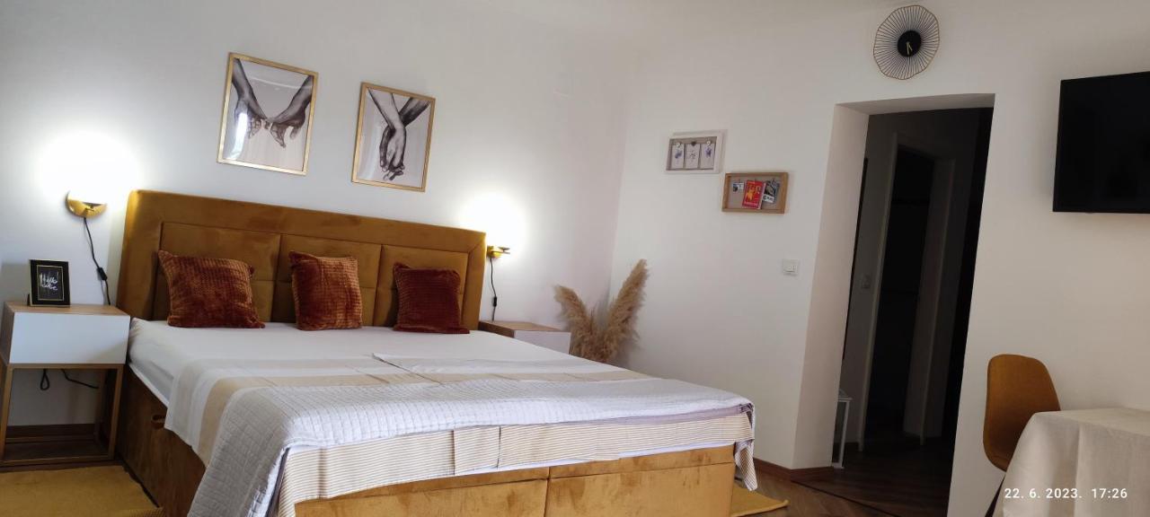 Riviera Rooms And Apartments Palit Bagian luar foto