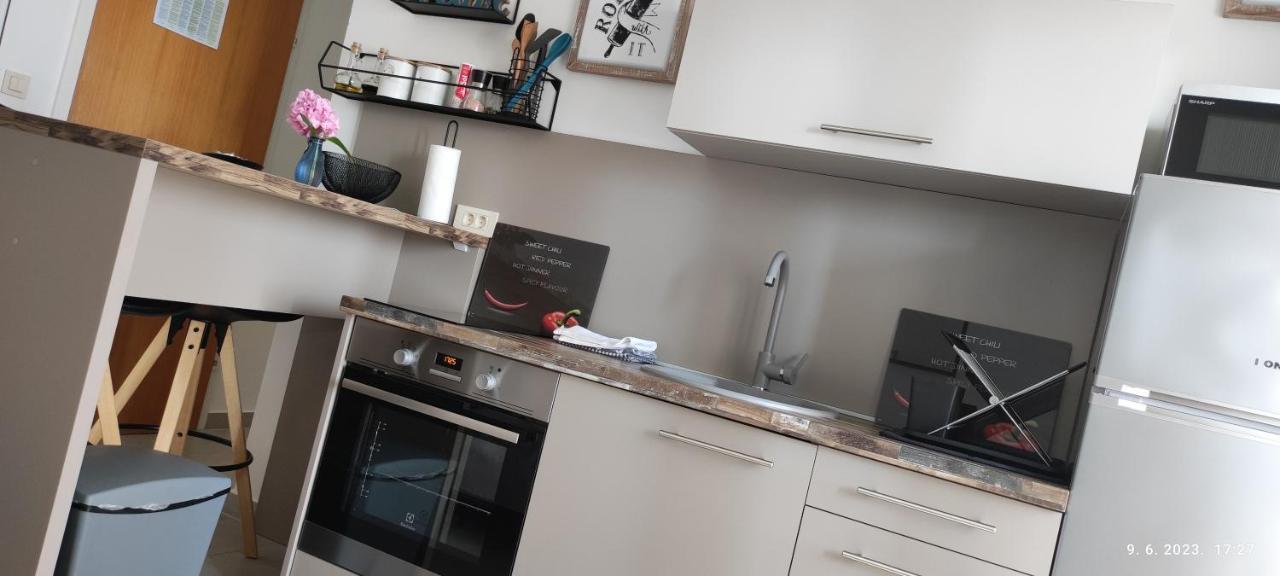 Riviera Rooms And Apartments Palit Bagian luar foto